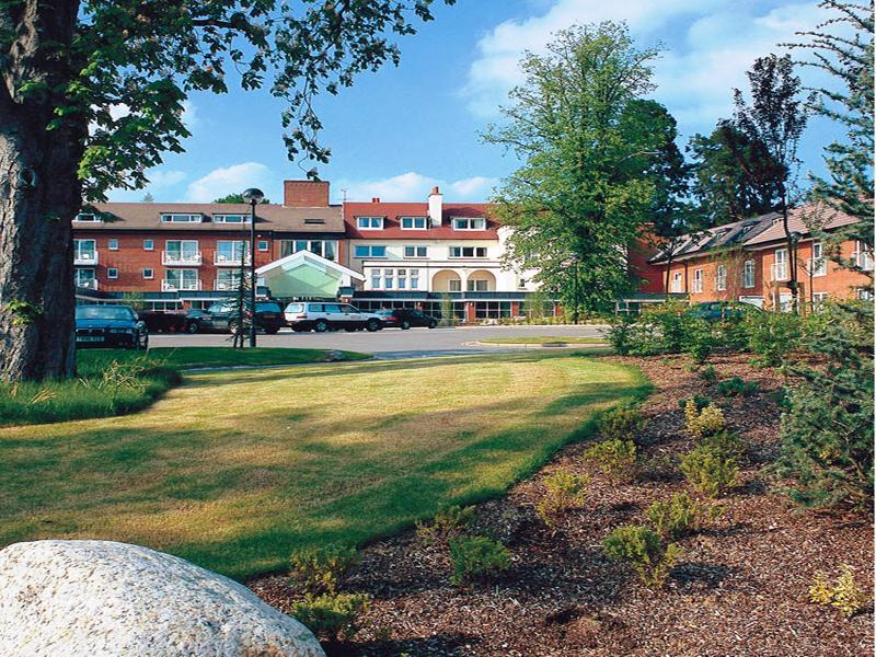 Regency Park Hotel, Health Club & Spa Татчъм Екстериор снимка