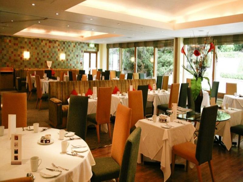 Regency Park Hotel, Health Club & Spa Татчъм Екстериор снимка