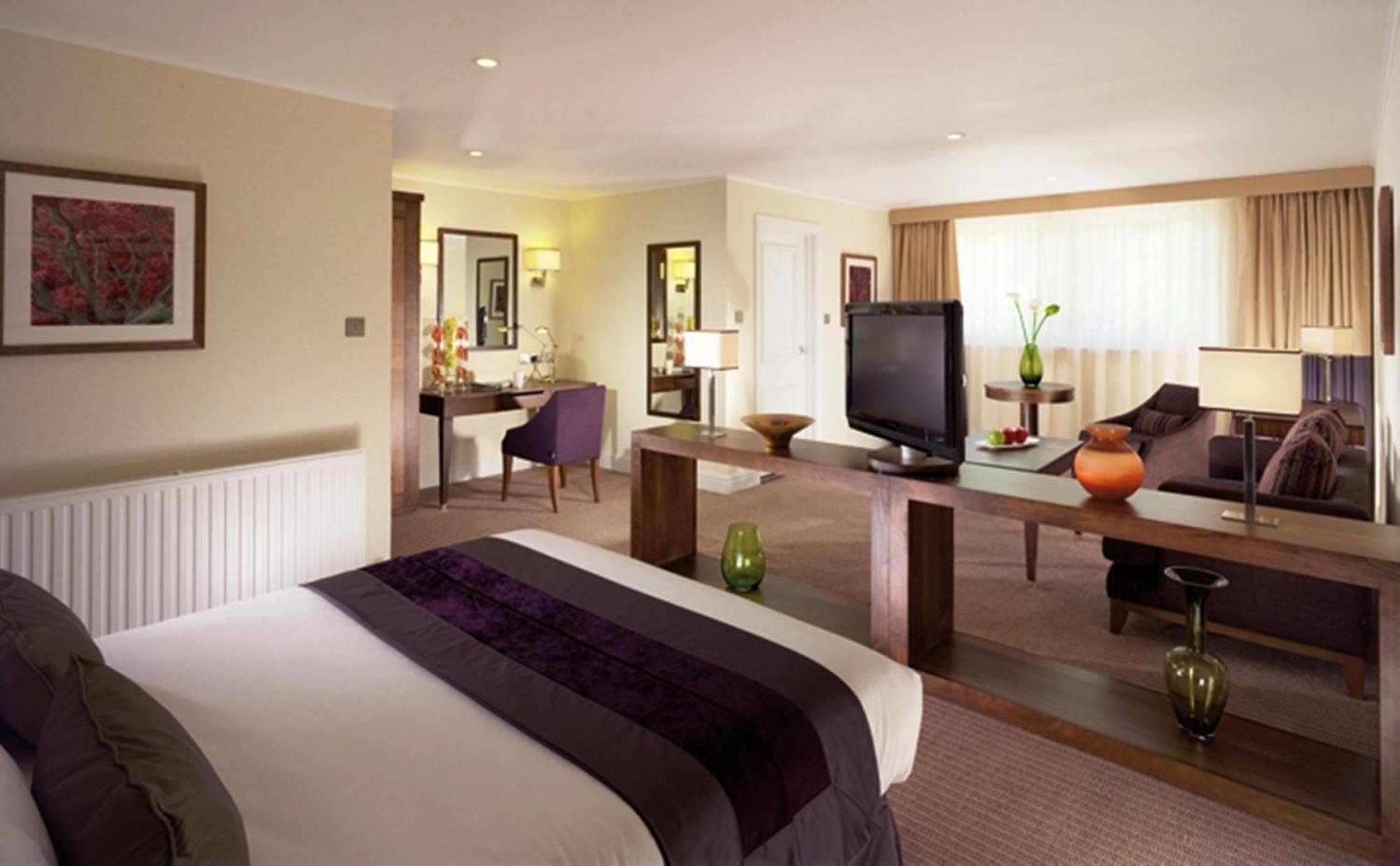 Regency Park Hotel, Health Club & Spa Татчъм Стая снимка