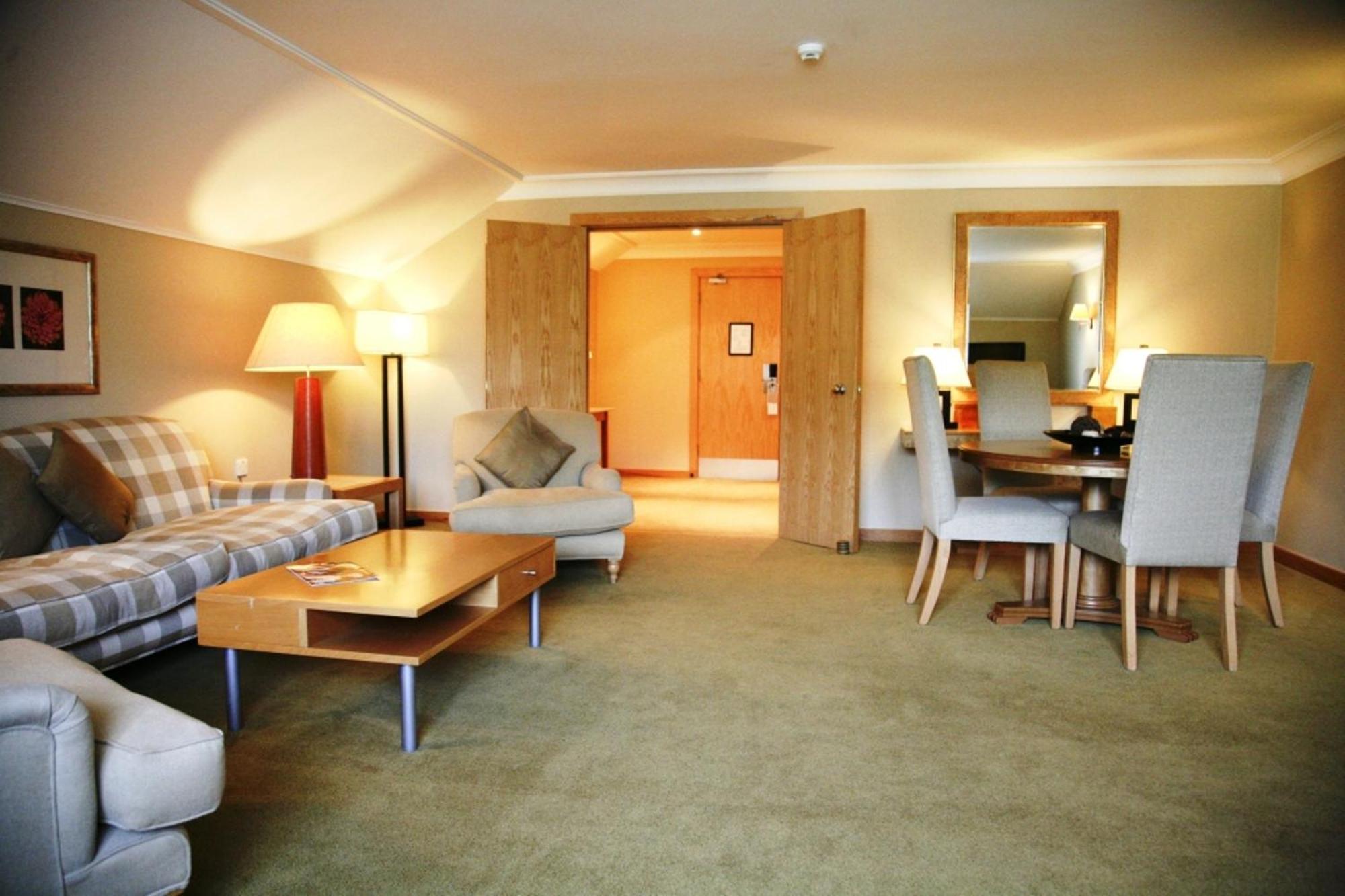 Regency Park Hotel, Health Club & Spa Татчъм Екстериор снимка