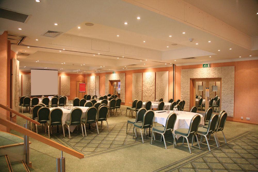 Regency Park Hotel, Health Club & Spa Татчъм Екстериор снимка