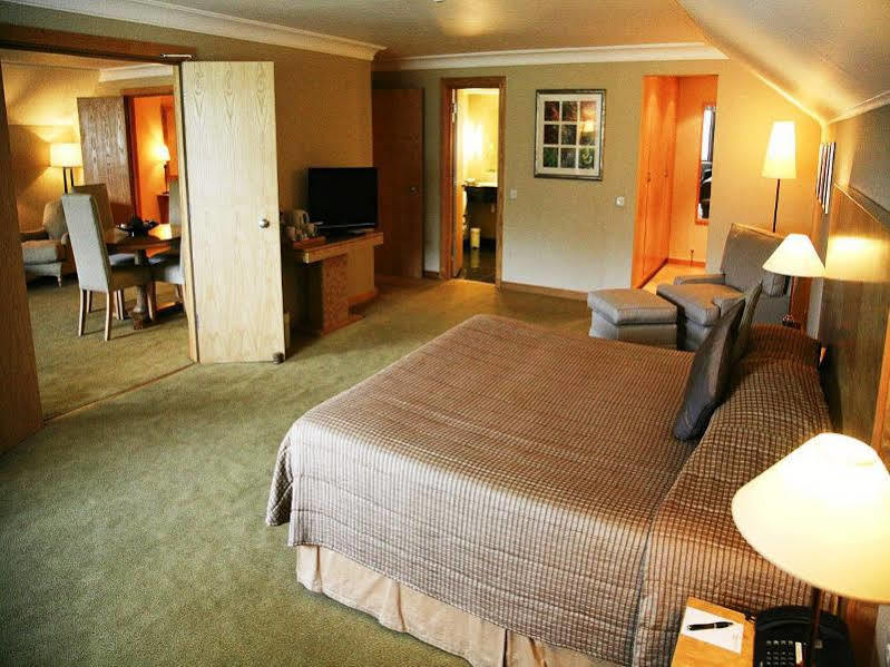 Regency Park Hotel, Health Club & Spa Татчъм Екстериор снимка