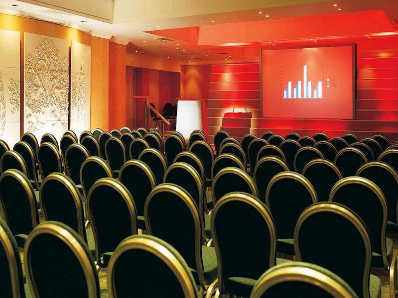 Regency Park Hotel, Health Club & Spa Татчъм Екстериор снимка
