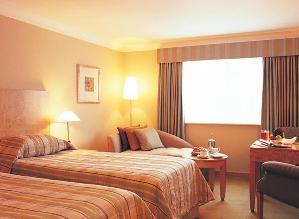 Regency Park Hotel, Health Club & Spa Татчъм Екстериор снимка
