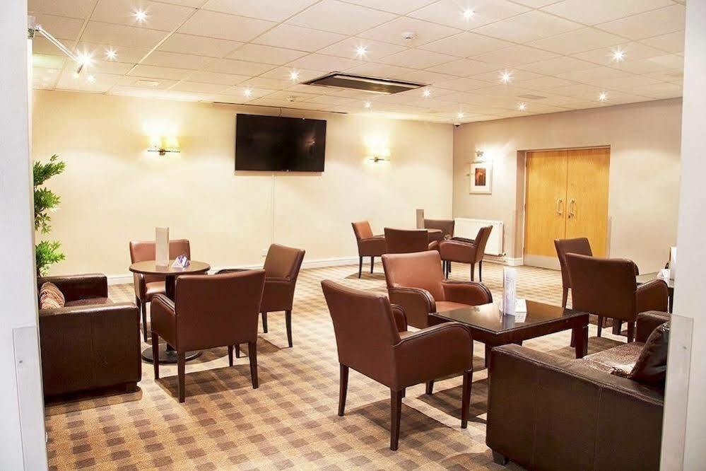Regency Park Hotel, Health Club & Spa Татчъм Екстериор снимка