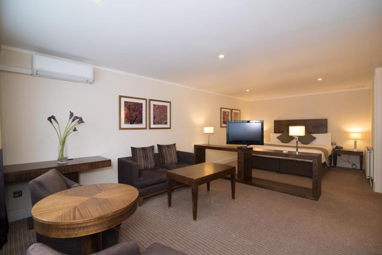 Regency Park Hotel, Health Club & Spa Татчъм Екстериор снимка